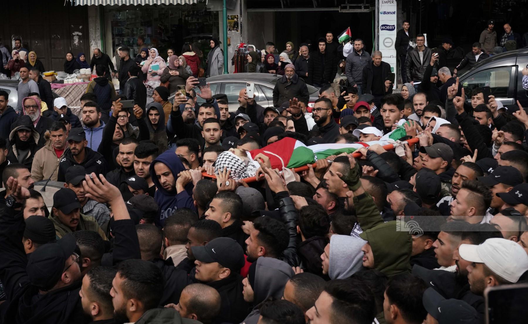 جانب من تشييع جثمان الشهيد أحمد ابو اجنيد وسط نابلس (تصوير: محمد منصور/ وفا)